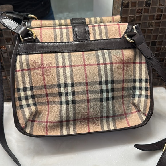 Burberry Brown Crossbody Bag with Plaid Pattern and Structured Shape - Picture 2 of 10
